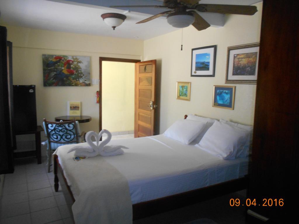 Alan'S Paradise Hotel Placencia Exterior foto