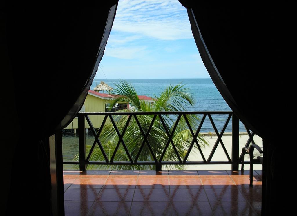 Alan'S Paradise Hotel Placencia Exterior foto
