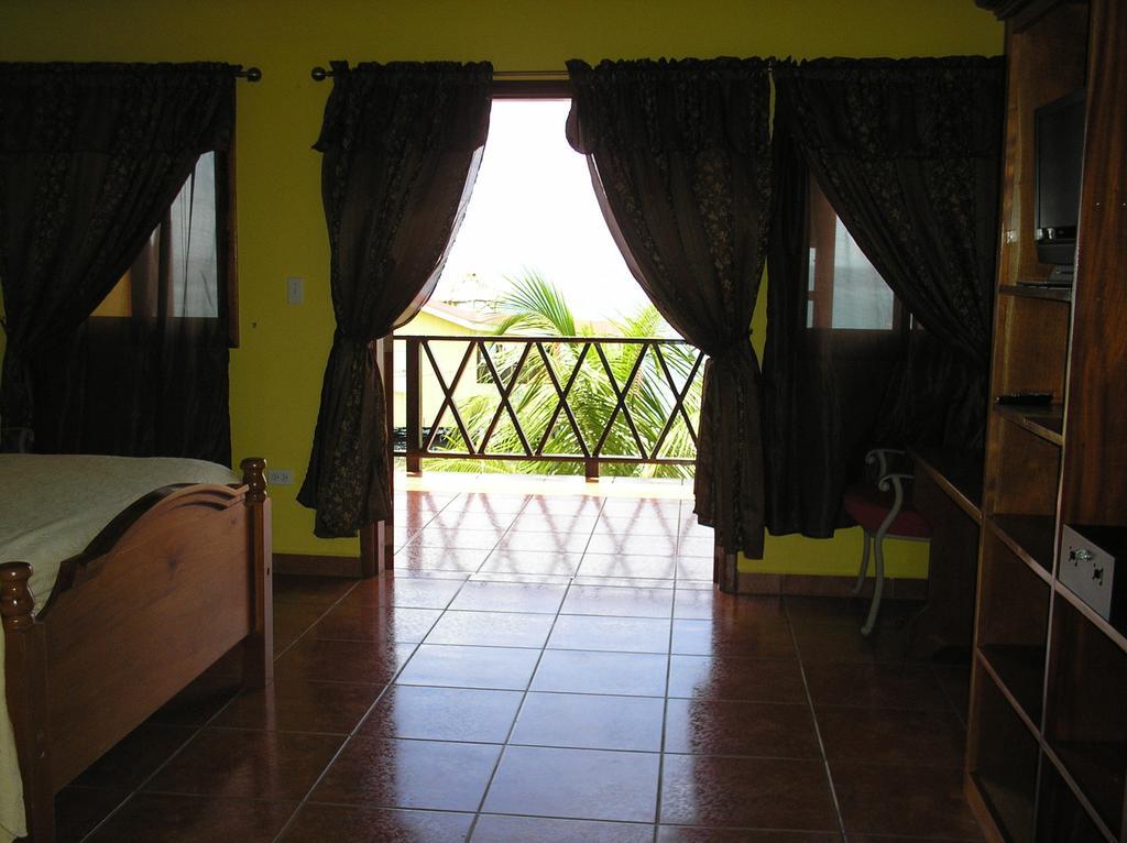 Alan'S Paradise Hotel Placencia Zimmer foto