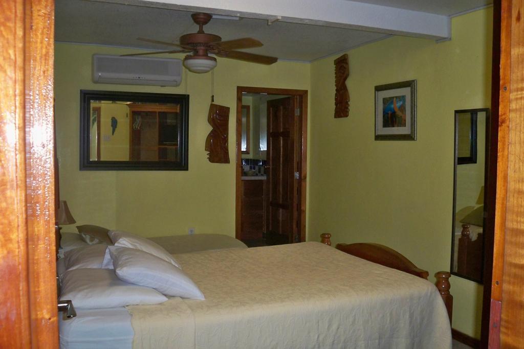 Alan'S Paradise Hotel Placencia Zimmer foto