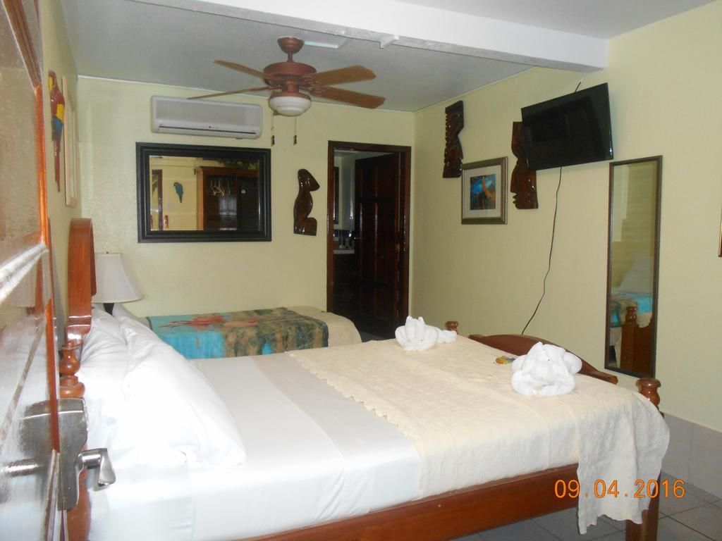 Alan'S Paradise Hotel Placencia Exterior foto