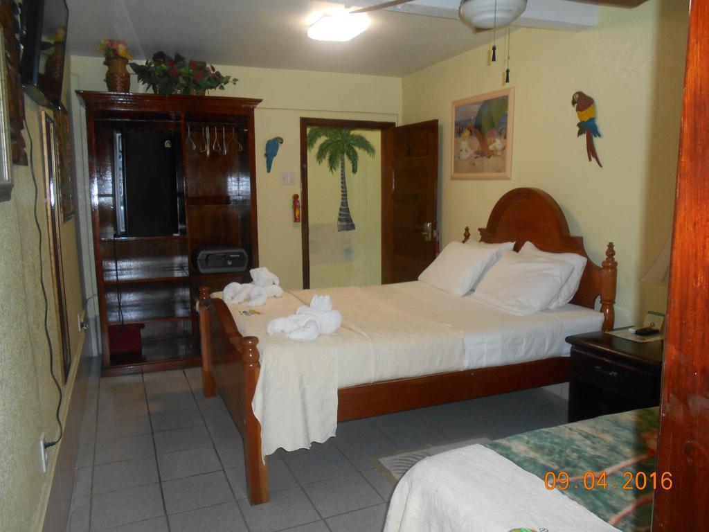 Alan'S Paradise Hotel Placencia Exterior foto