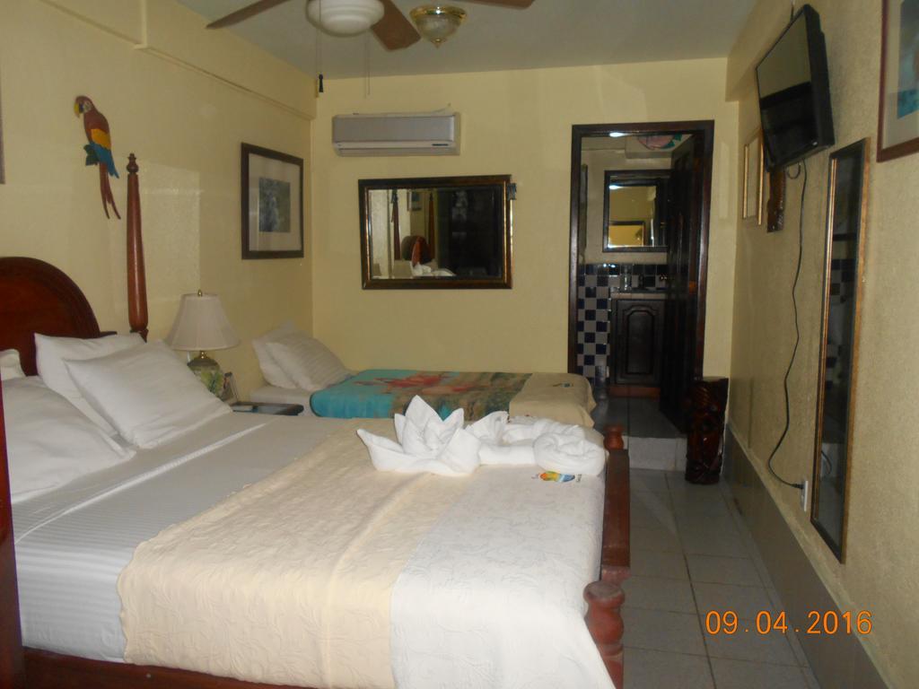 Alan'S Paradise Hotel Placencia Exterior foto