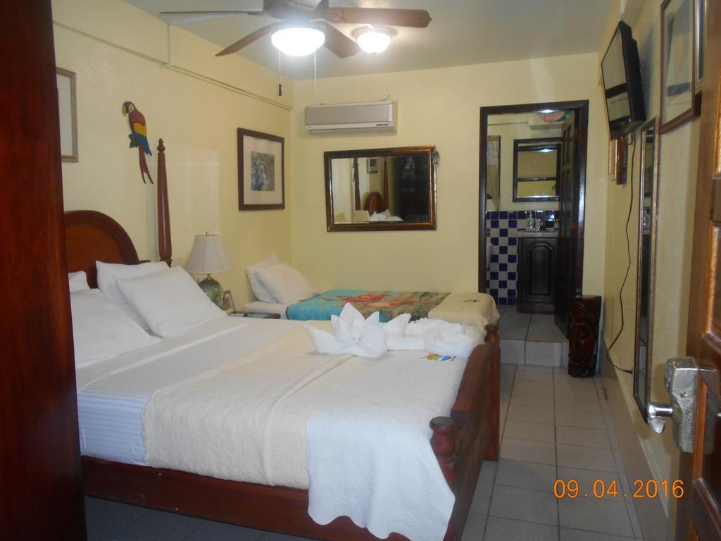 Alan'S Paradise Hotel Placencia Exterior foto