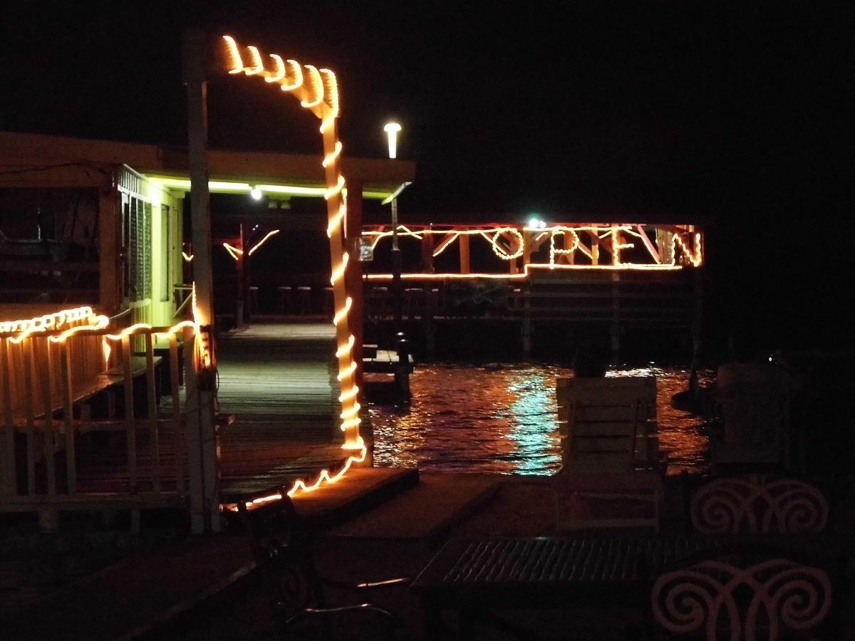 Alan'S Paradise Hotel Placencia Exterior foto