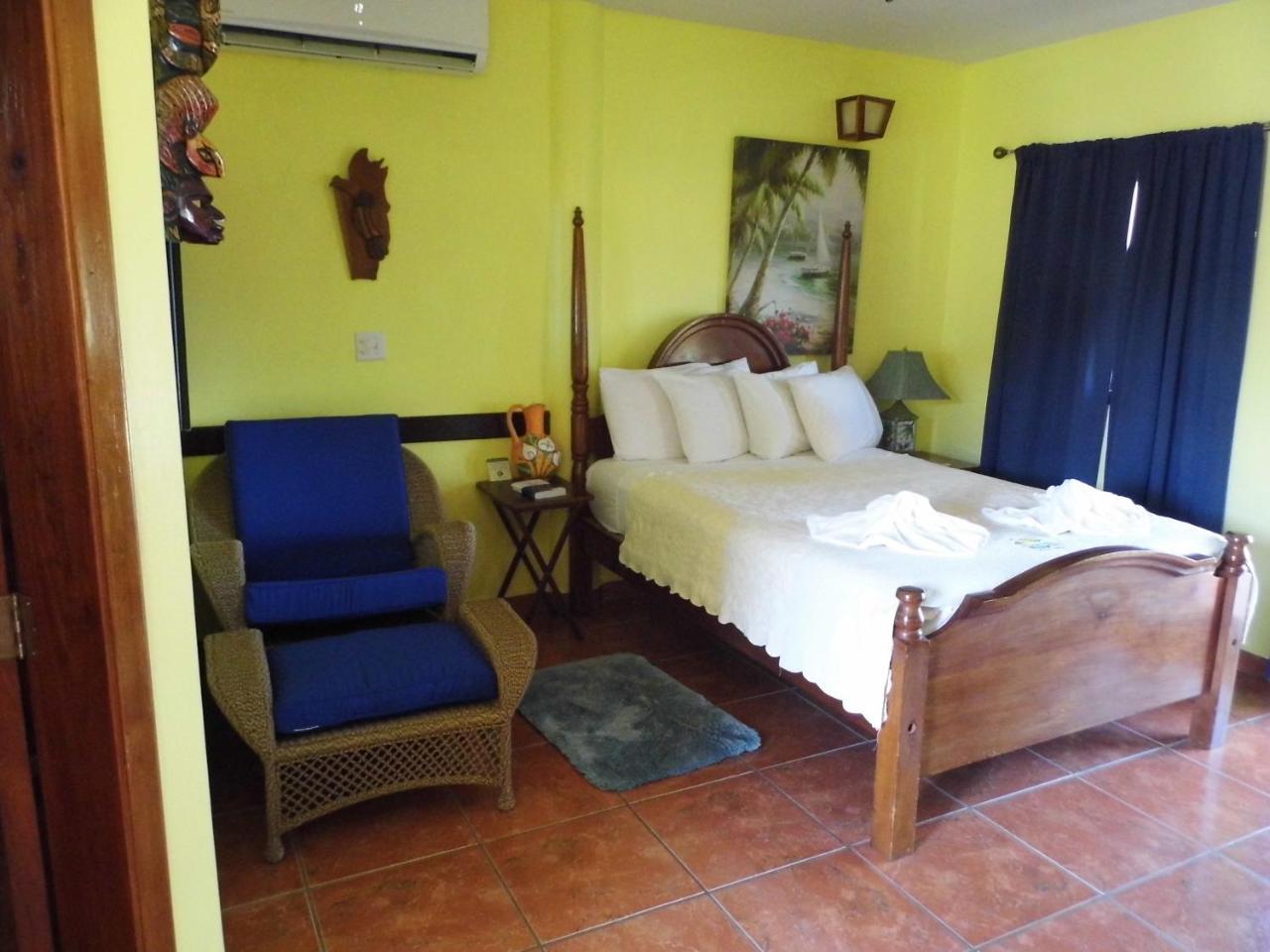 Alan'S Paradise Hotel Placencia Exterior foto
