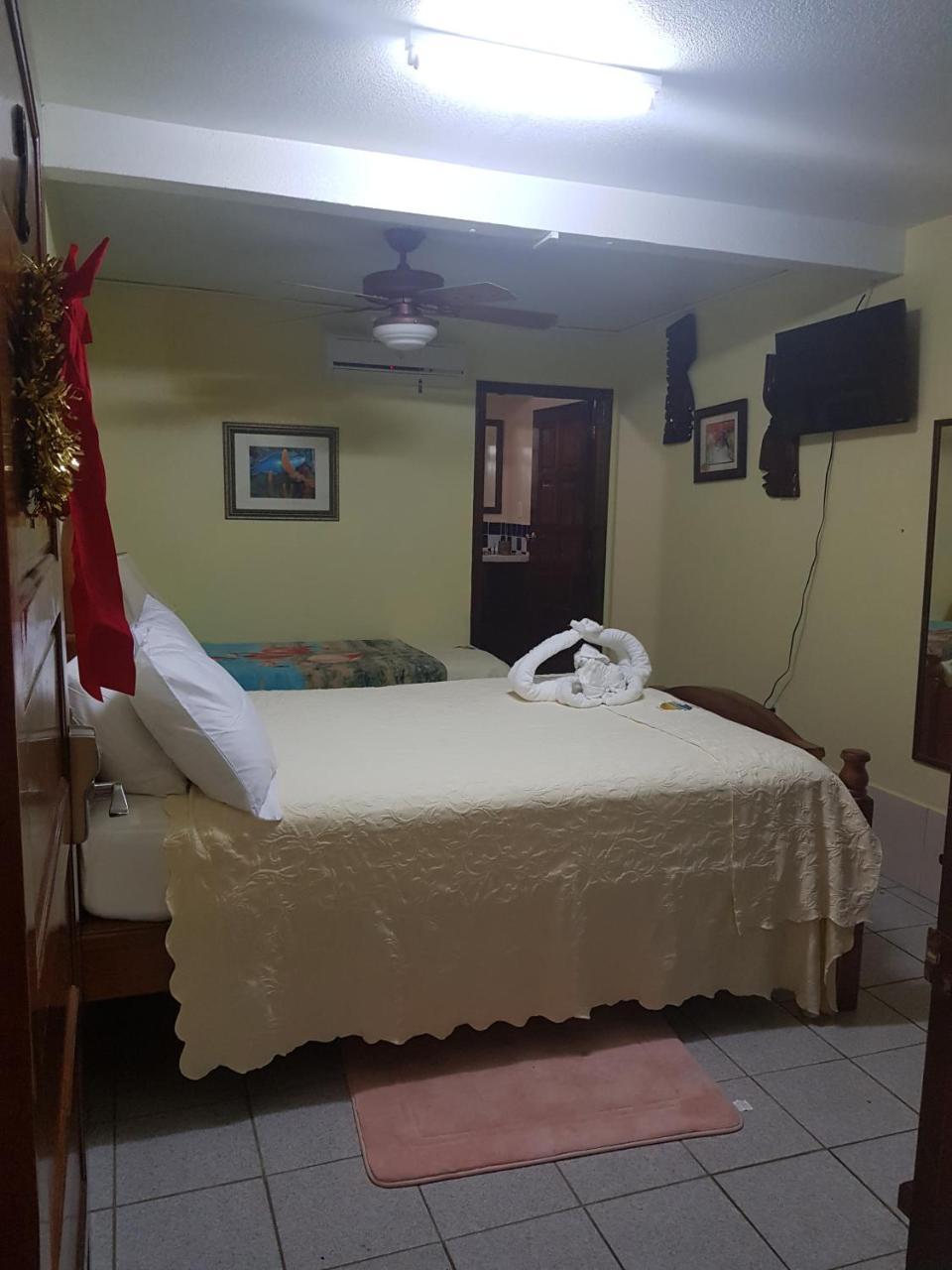 Alan'S Paradise Hotel Placencia Exterior foto
